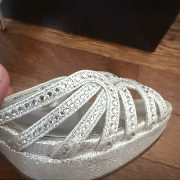 Nina Women's Flirty-Fly Silver Reflect Heels size 6 - Picture 6 of 7